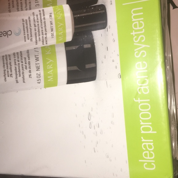 Mary Kay Clear Proof Acne System - Picture 2 of 3
